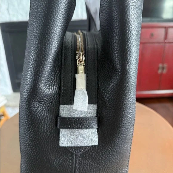 kate spade black pebbled leather shoulder bag with gold logo - Picture 4 of 4